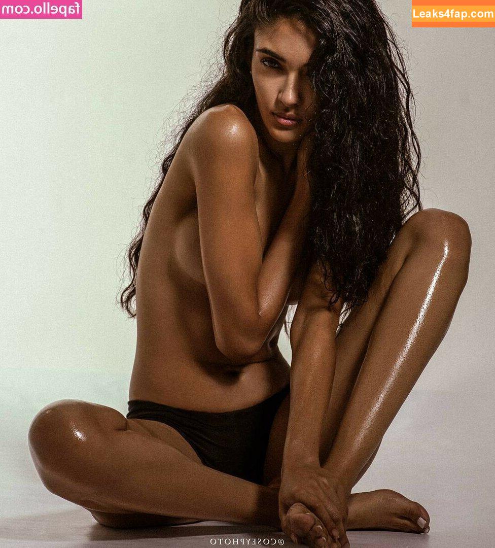 Nadiya Khan / Nadiyakhan слитое фото фото #0021