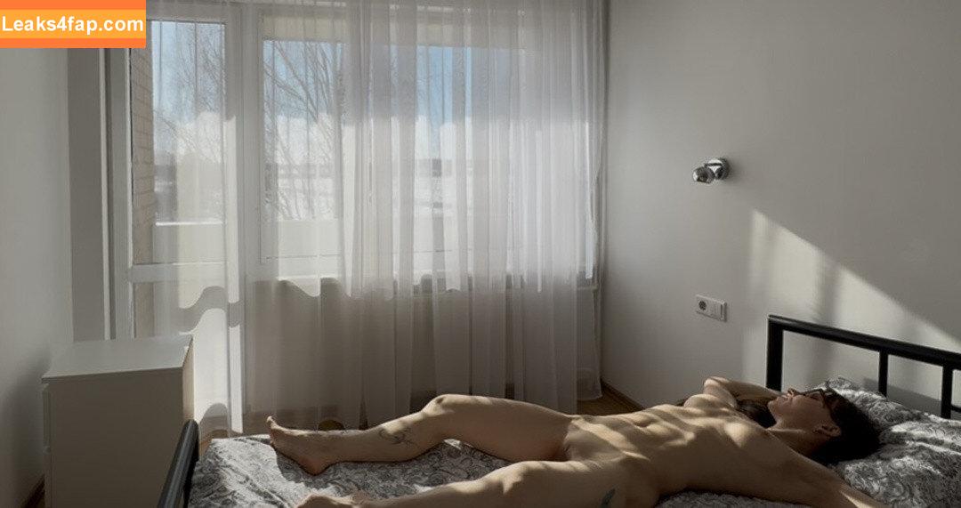 nakedtraveler / WHITEWITCHASMRROLEPLAYS / WHITEWITCHINAVAN / nakedtraveler-nt / thenakedtraveler leaked photo photo #0071