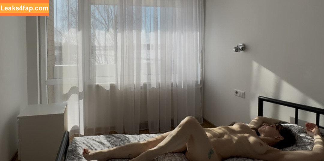 nakedtraveler / WHITEWITCHASMRROLEPLAYS / WHITEWITCHINAVAN / nakedtraveler-nt / thenakedtraveler leaked photo photo #0072