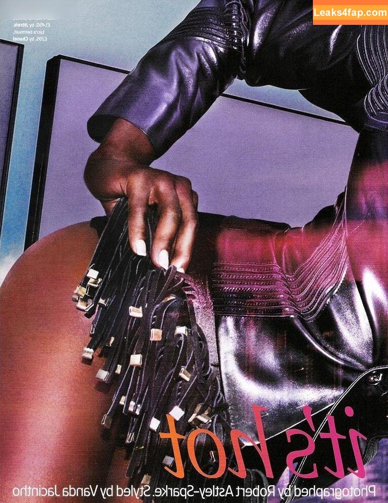 Naomi Campbell / NaomiCampbell / misscampbell / naomi leaked photo photo #0039