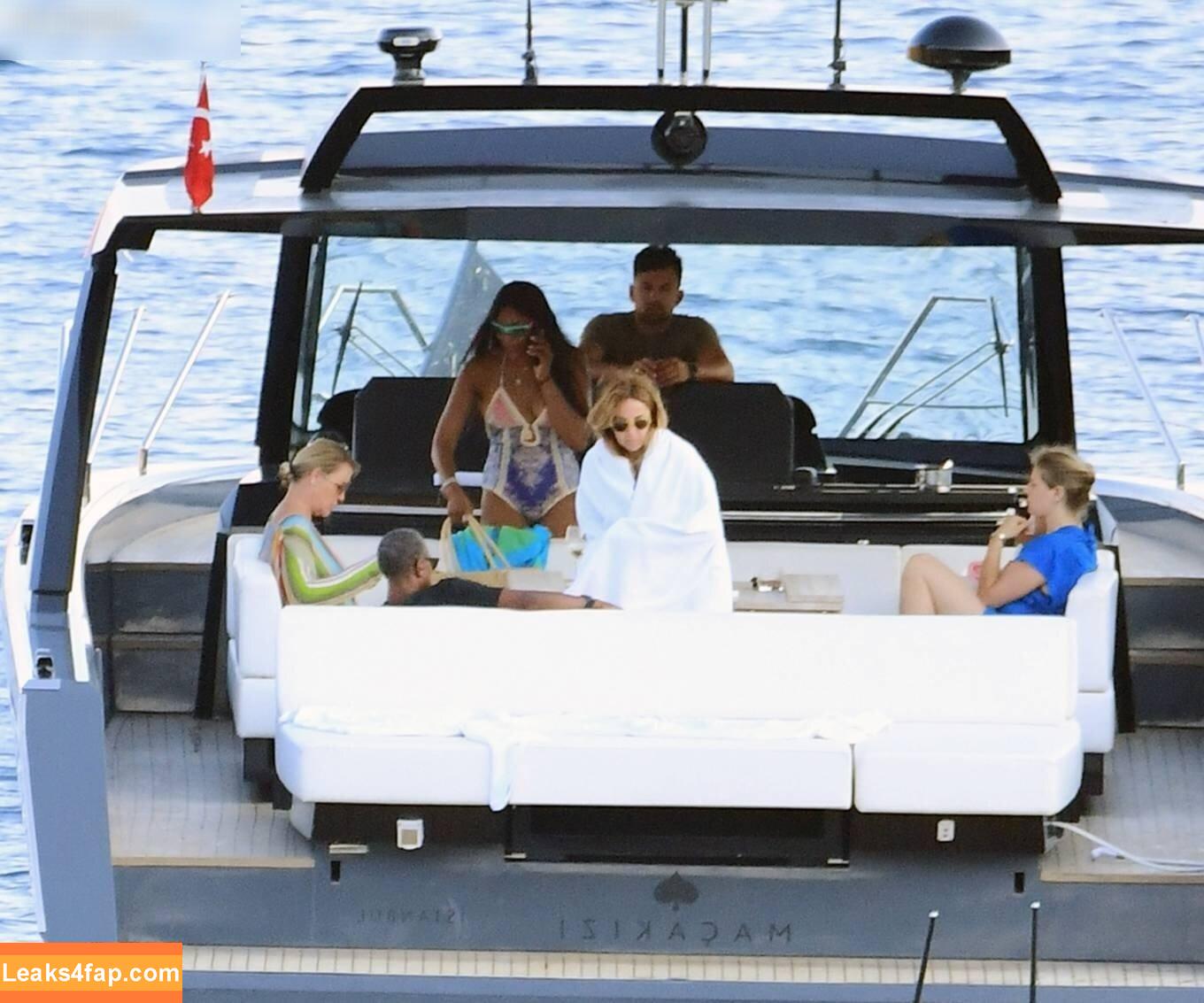 Naomi Campbell / NaomiCampbell / misscampbell / naomi leaked photo photo #0187