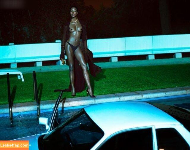 Naomi Campbell / NaomiCampbell / misscampbell / naomi leaked photo photo #0257