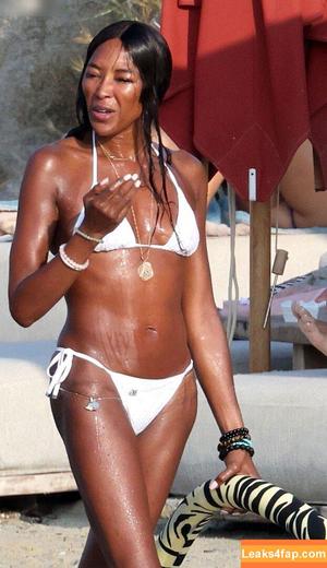 Naomi Campbell photo #0241