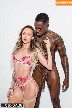 Naomi Swann photo #0217