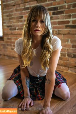 Naomi Swann photo #0242