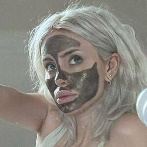 Naomi Woods photo #0003