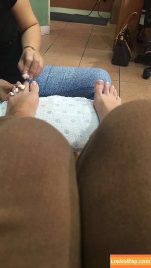 Naomi Woods photo #0059