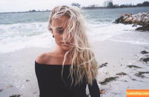 Naomi Woods photo #0071