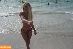 Naomi Woods photo #0081