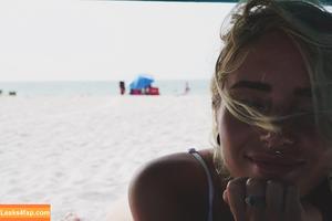 Naomi Woods photo #0083