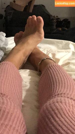 Naomi Woods photo #0087