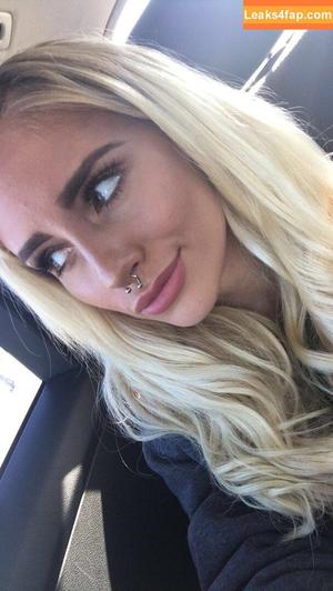 Naomi Woods photo #0088