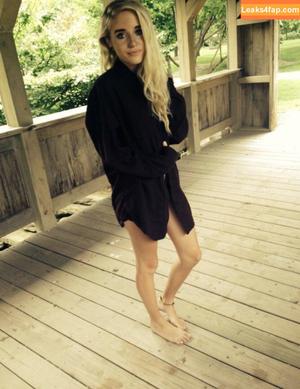 Naomi Woods photo #0093