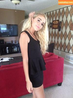 Naomi Woods photo #0096