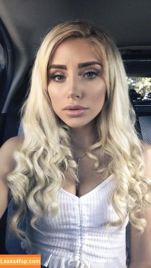 Naomi Woods photo #0103