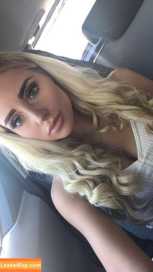 Naomi Woods photo #0104