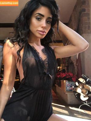 Naomi Woods photo #0203