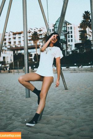 Naomi Woods photo #0241