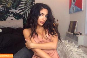 Naomi Woods photo #0291