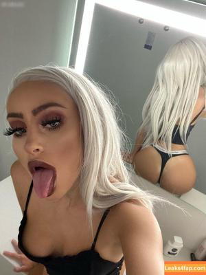 Naomi Woods photo #0420