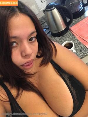 naomitaylorxo photo #0002