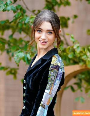 Natalia Dyer фото #0136