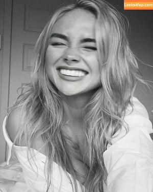 Natalie Alyn Lind photo #0001