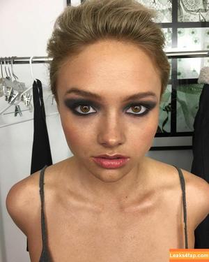 Natalie Alyn Lind photo #0265