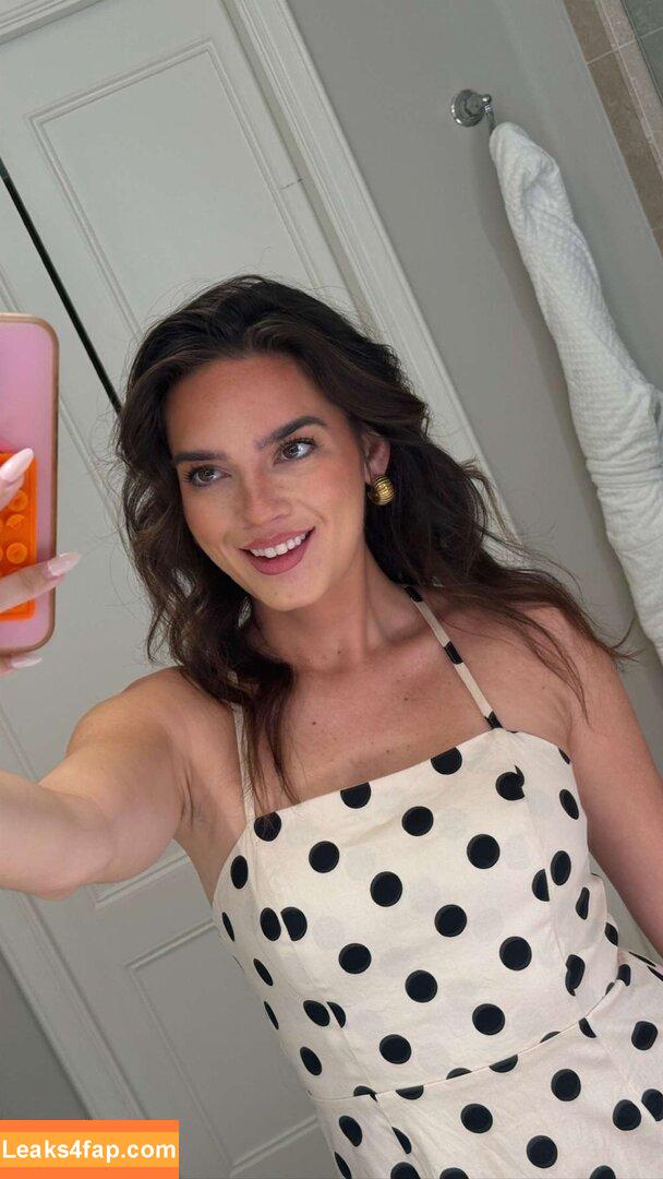 Natalie Mariduena / natalinanoel leaked photo photo #0072