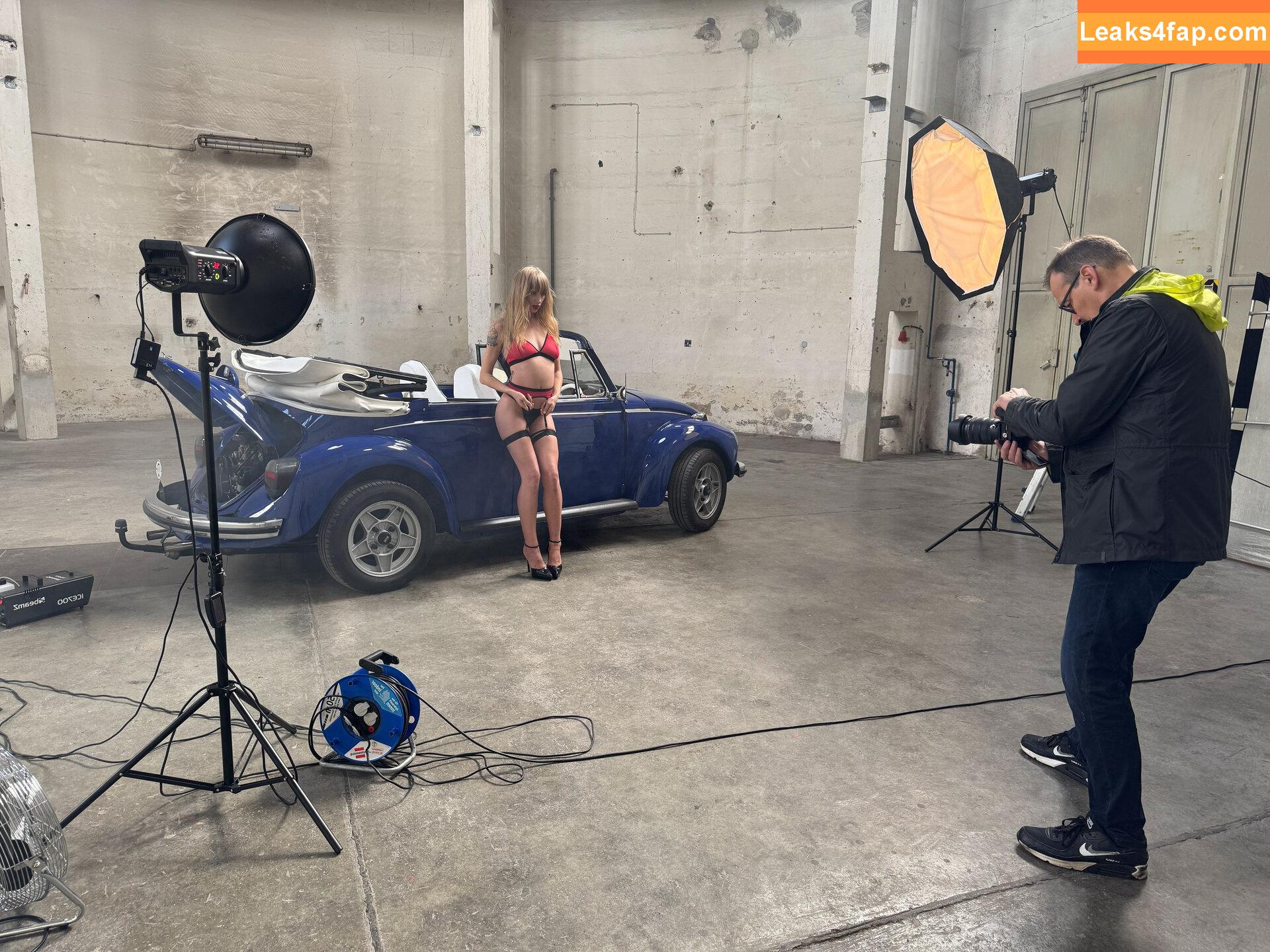 Natasha Legeyda / natashalegeyda / natashalegeydasg слитое фото фото #0420