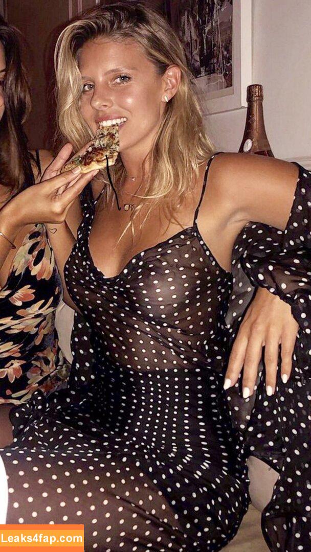 Natasha Oakley / tashoakley leaked photo photo #0026
