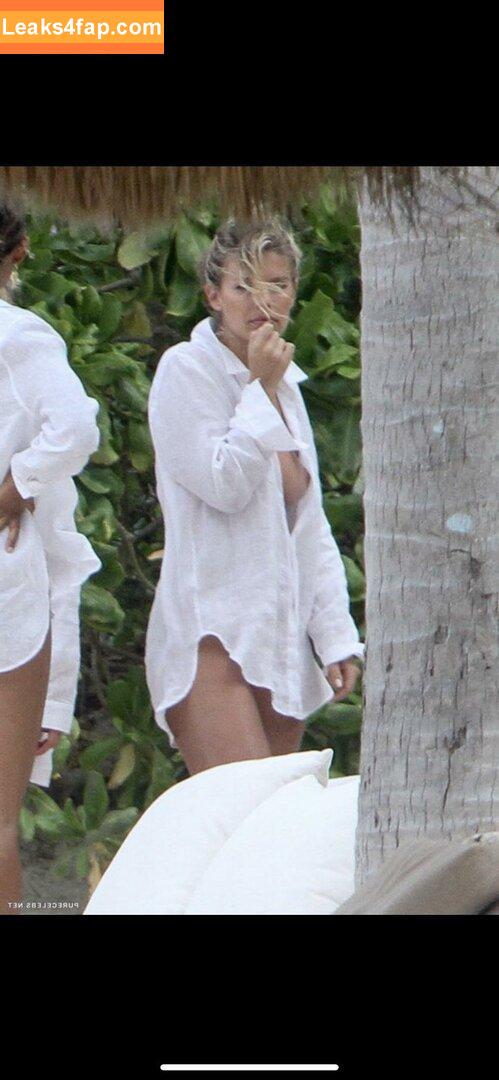 Natasha Oakley / tashoakley leaked photo photo #0160