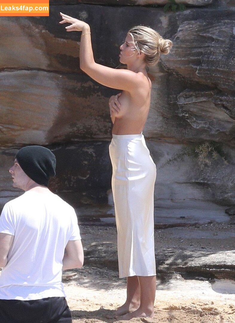 Natasha Oakley / tashoakley leaked photo photo #0236
