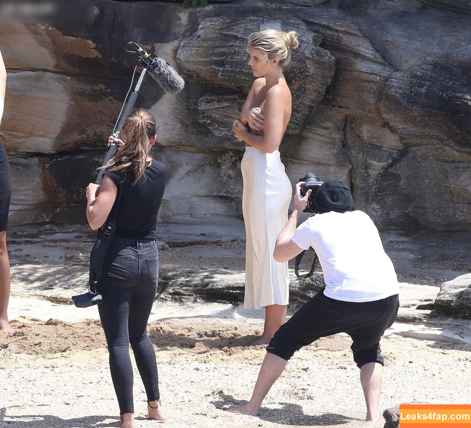 Natasha Oakley / tashoakley leaked photo photo #0237
