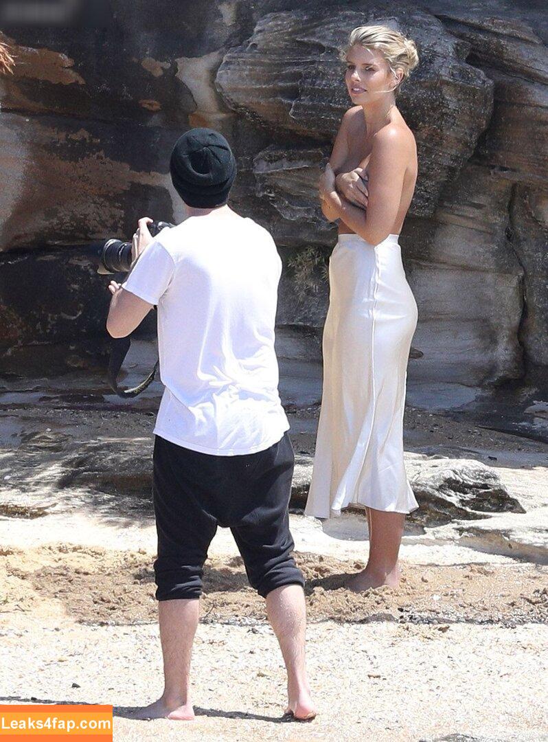 Natasha Oakley / tashoakley leaked photo photo #0238