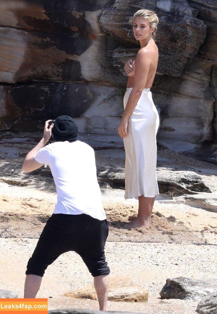 Natasha Oakley / tashoakley leaked photo photo #0241