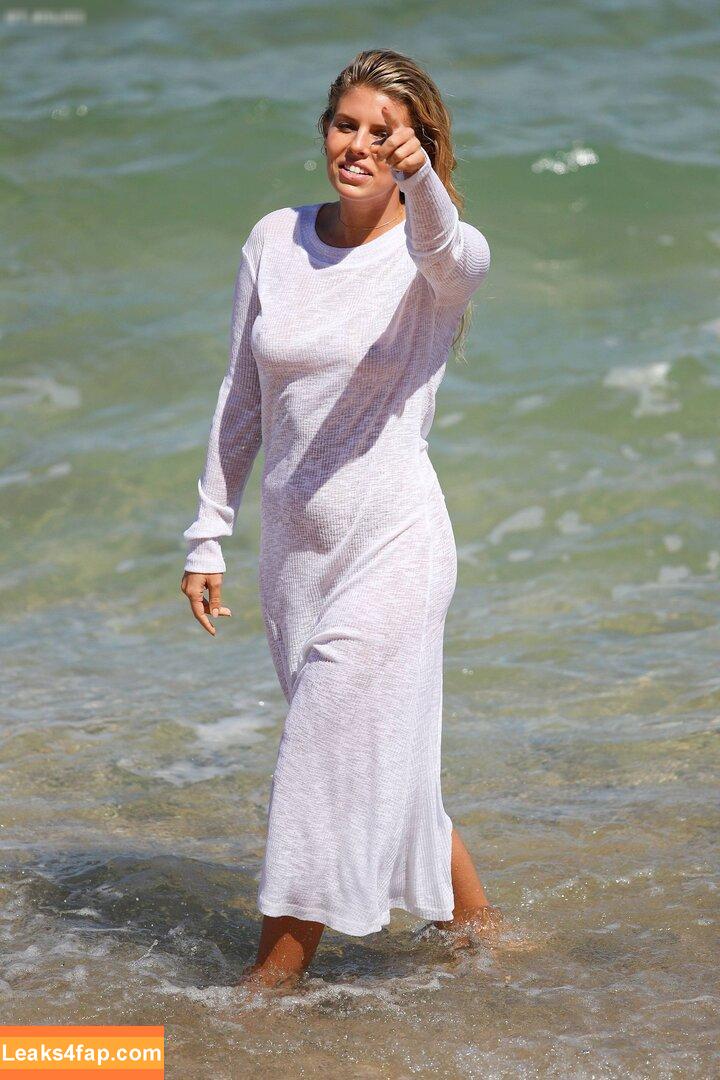 Natasha Oakley / tashoakley leaked photo photo #0263
