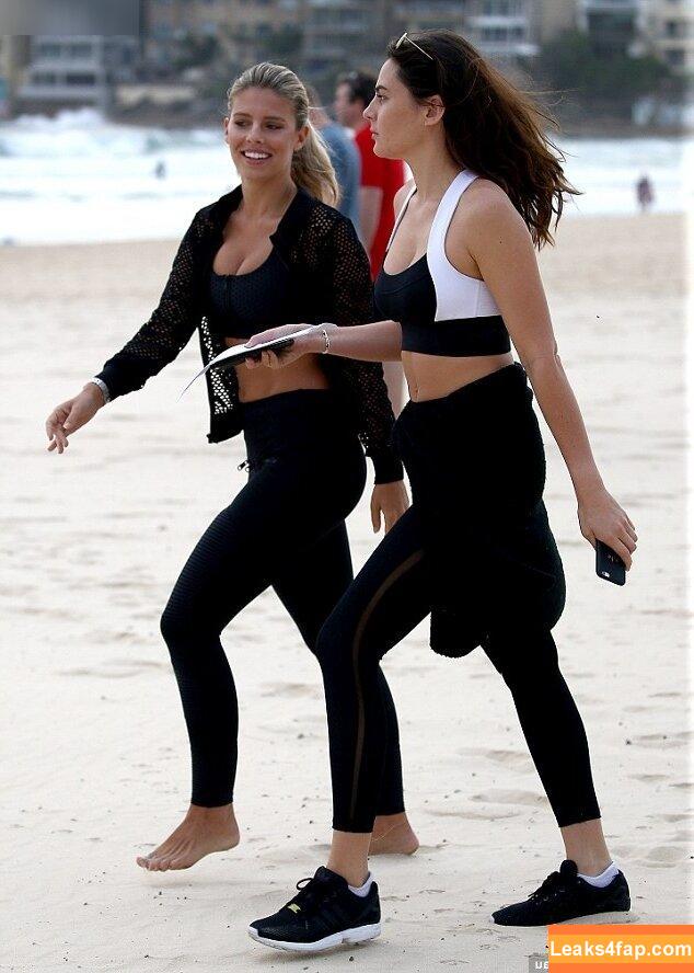 Natasha Oakley / tashoakley leaked photo photo #0513