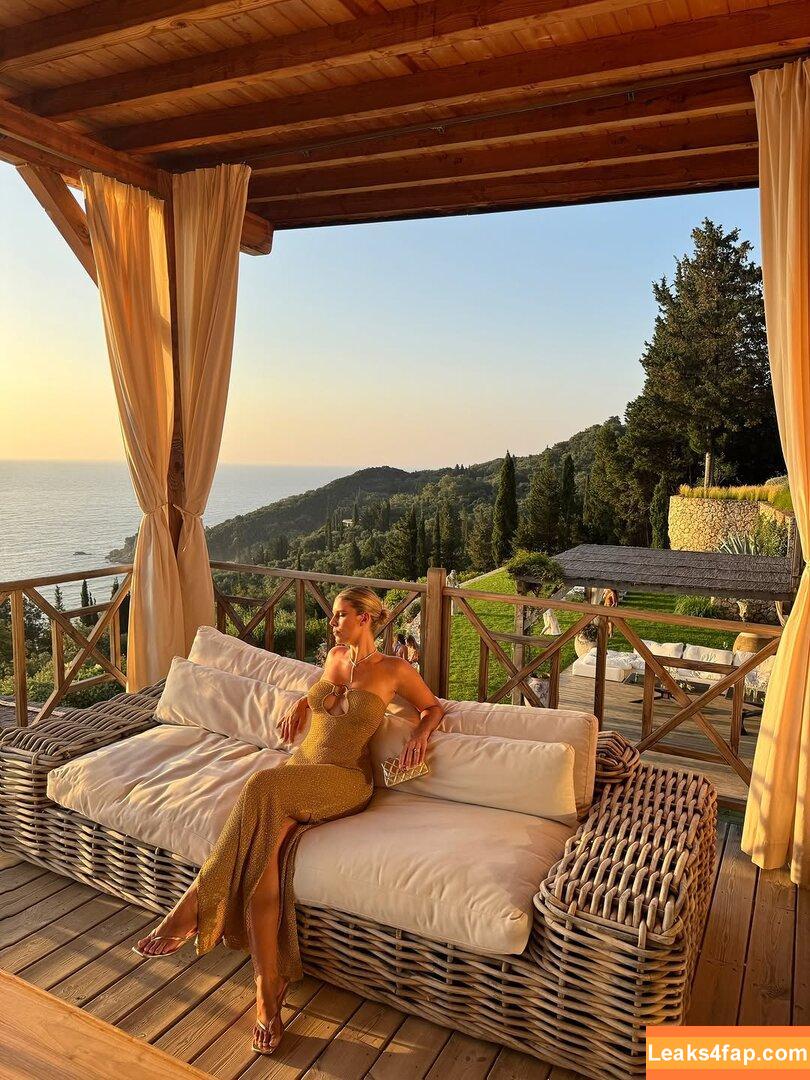 Natasha Oakley / tashoakley leaked photo photo #0551