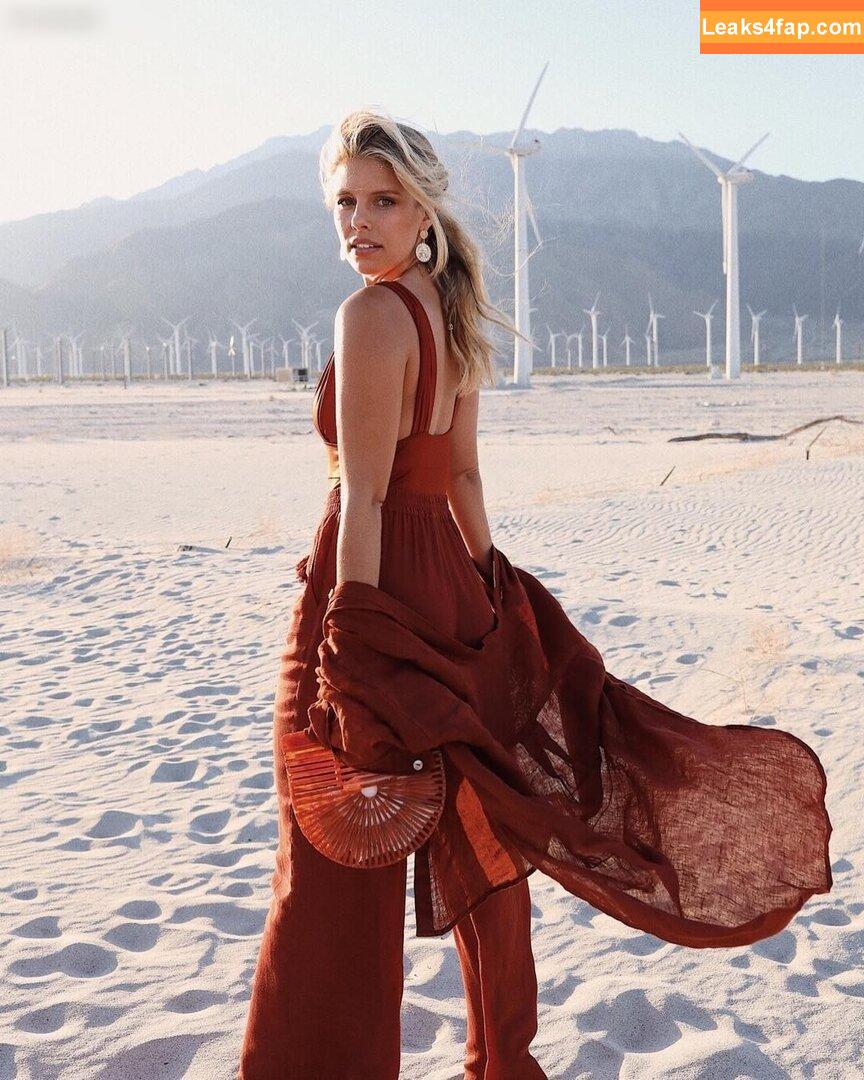 Natasha Oakley / tashoakley leaked photo photo #0582