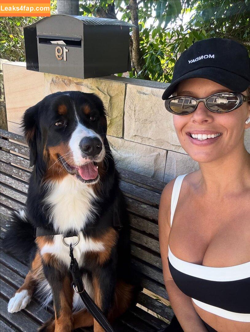 Natasha Oakley / tashoakley leaked photo photo #0640