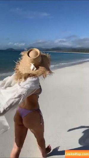 Natasha Oakley photo #0010