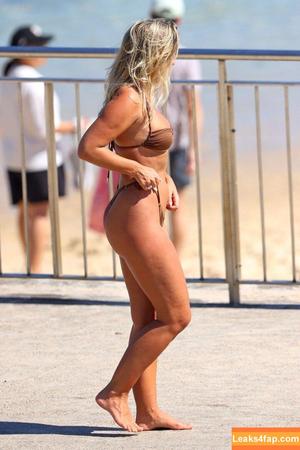 Natasha Oakley photo #0221