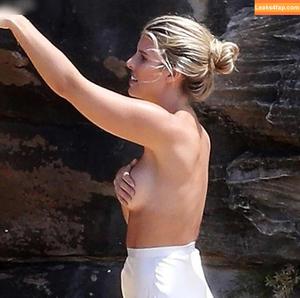 Natasha Oakley photo #0231