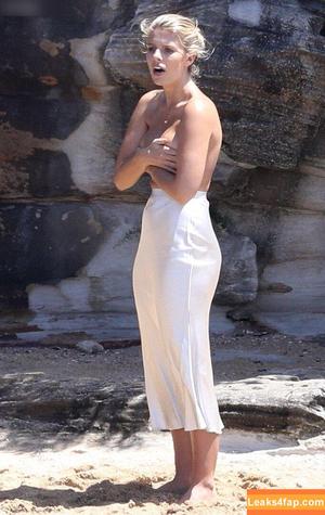 Natasha Oakley photo #0240
