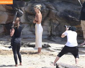 Natasha Oakley photo #0242