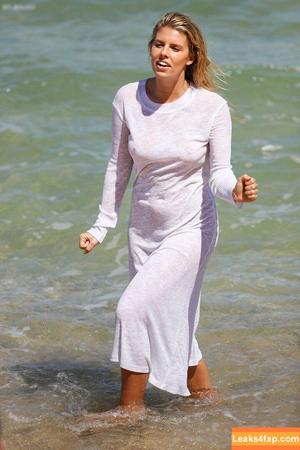 Natasha Oakley photo #0266