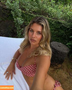 Natasha Oakley photo #0402