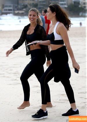 Natasha Oakley photo #0513