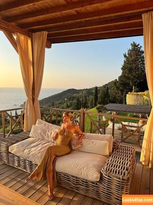 Natasha Oakley photo #0551